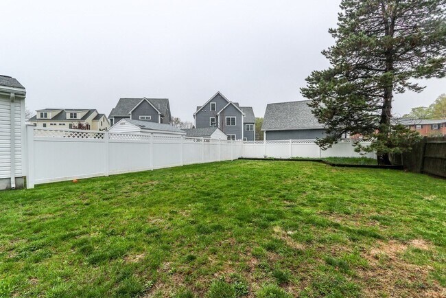 Building Photo - 109 Farwell St