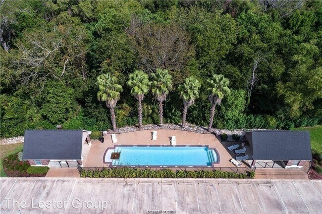 Building Photo - 4 br, 4 bath House - 146 Forest Dr.