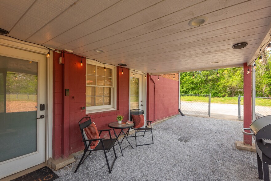 Building Photo - 1009 Little Marrowbone Rd