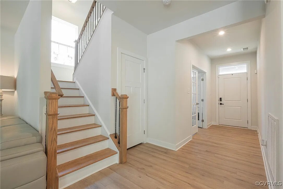 Building Photo - 9332 Janeway Dr