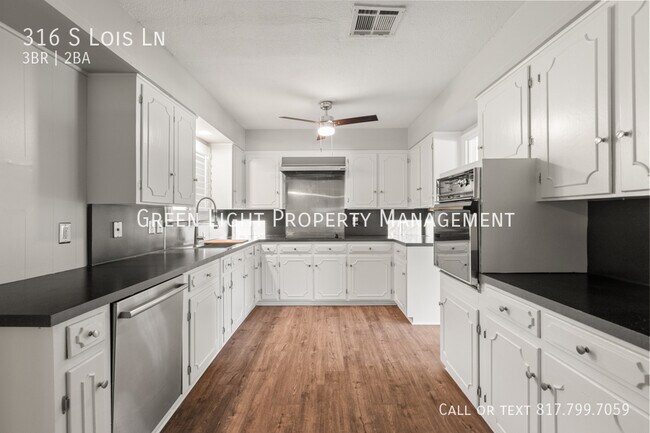 Building Photo - 316 S Lois Ln