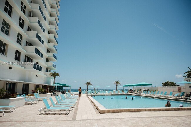 Building Photo - 3725 S Ocean Dr