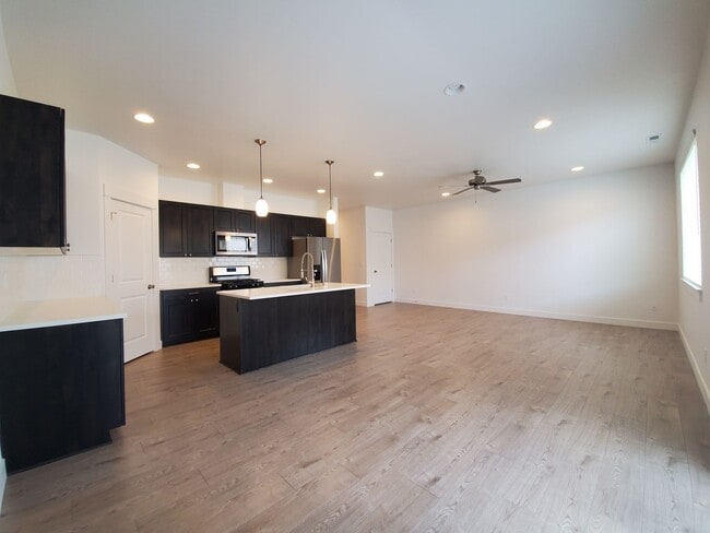 Building Photo - 522 Bedrock Loop