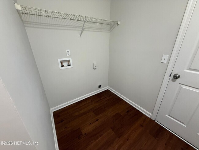 Building Photo - 5550 Oak Crossing Dr