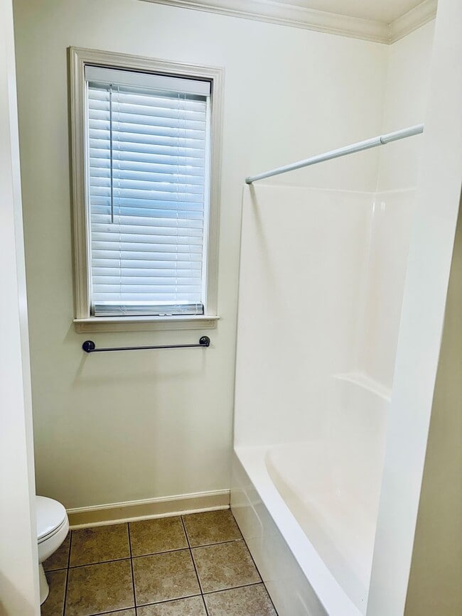 Building Photo - Grove Park Rental