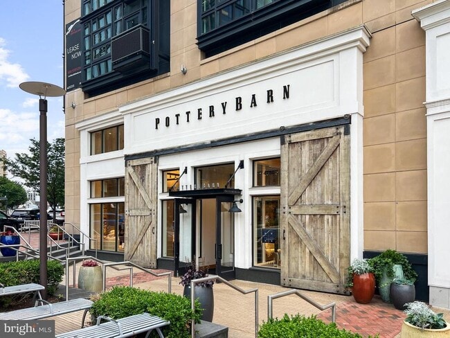 Building Photo - 4817 Chevy Chase Blvd