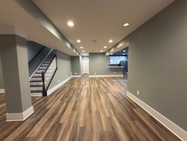 Building Photo - Spacious 4 Bed 3.5 Bath Home in Round Hill VA For Rent!