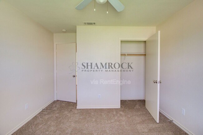 Building Photo - 10228 Iris Ln