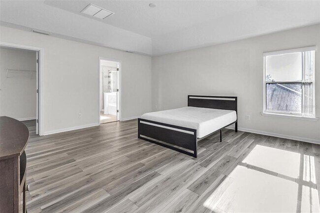 Building Photo - 81 Panorama Dr