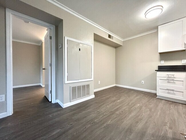 Building Photo - Beautiful Updated 1 Bedroom 1 Bathroom For Rent in Natomas!