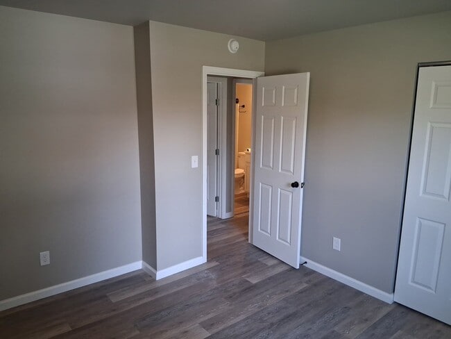 Building Photo - 3 Bed House in St. Peter's MO