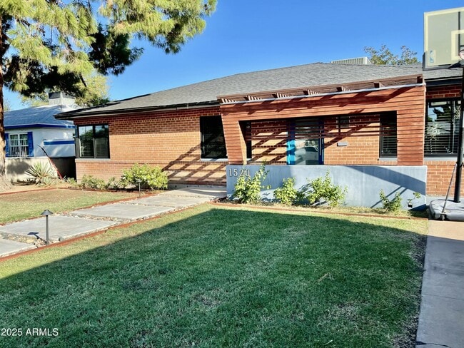 Building Photo - 1520 W Berridge Ln