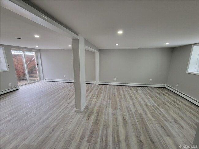 Building Photo - 96 Hallock Landing Rd