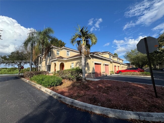 Building Photo - 2557 Centergate Dr