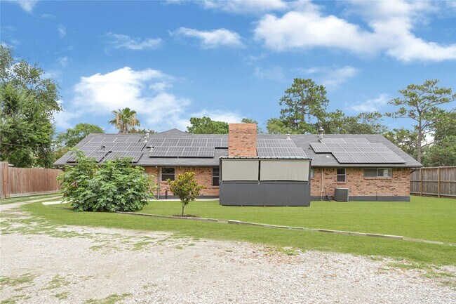 Building Photo - 1613 Wycliffe Dr
