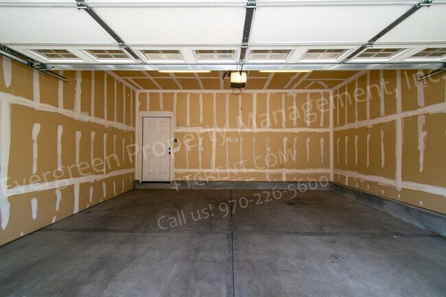 Building Photo - 5020 Cinquefoil Ln