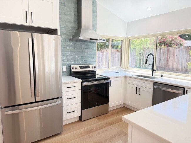Building Photo - 9887 Broadmoor Dr