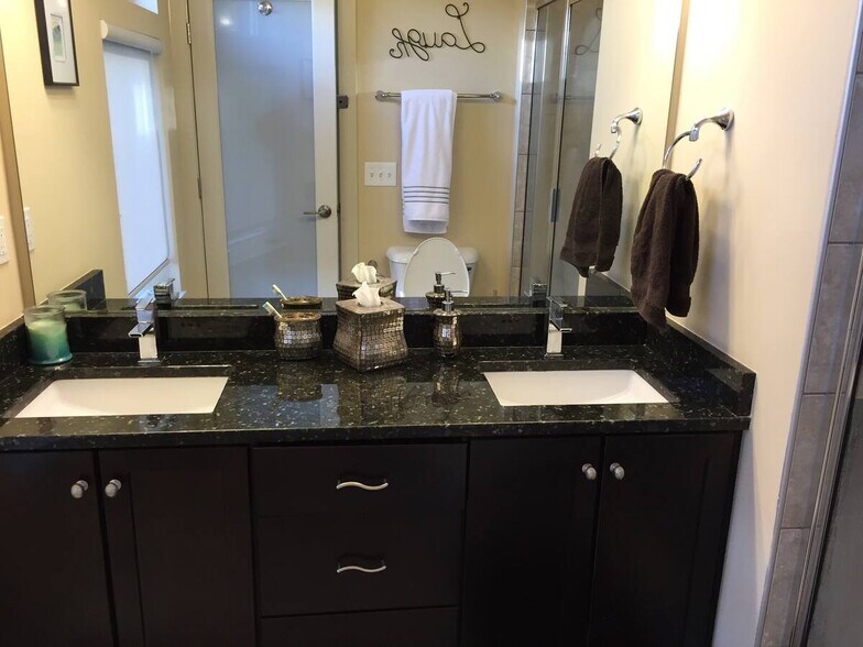 Master bath with double sink - 1247 W 75th St