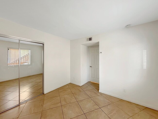 Building Photo - Spacious 3BR/2BA Condo in Rancho San Diego...