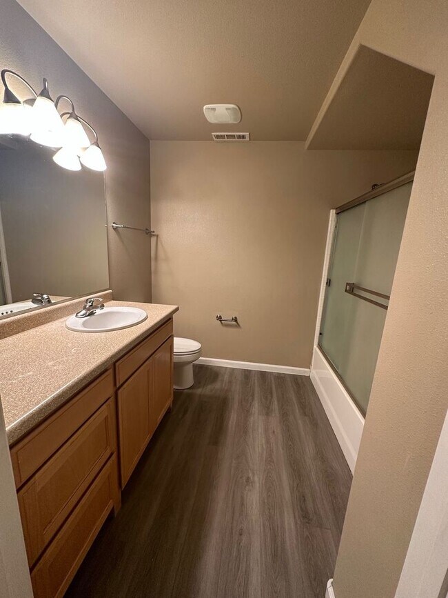 Building Photo - 1149 W 3rd St