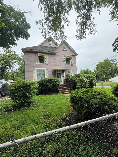 Building Photo - 1595 N Church St