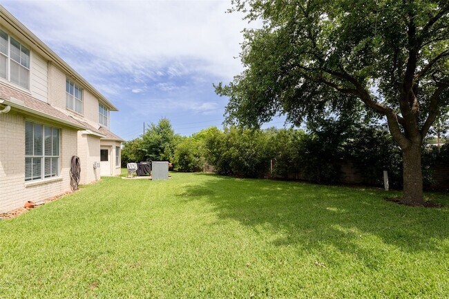 Building Photo - 44 Parkway Pl