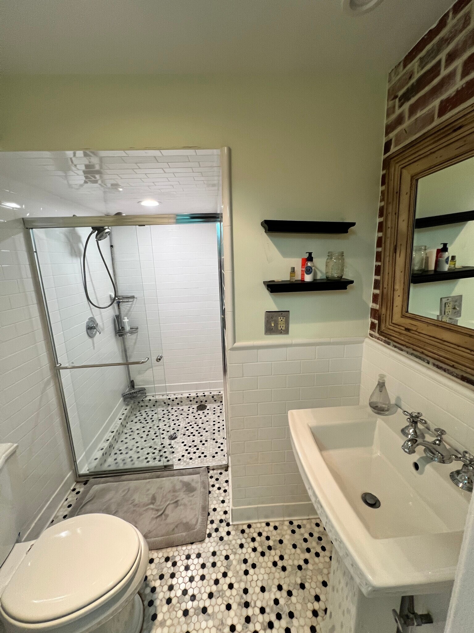 Building Photo - 646 W Bittersweet Pl