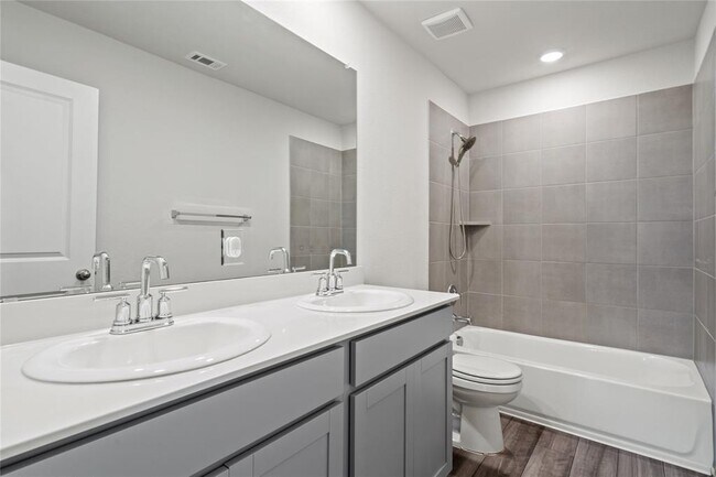 Building Photo - 204 Jordan Vly Dr