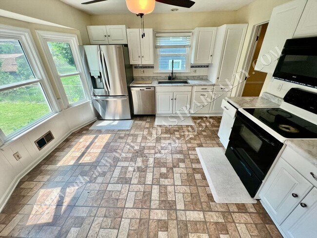 Building Photo - Lovely Home In Nall Hills-Available NOW!