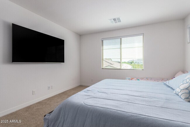 Building Photo - 5747 S Labelle