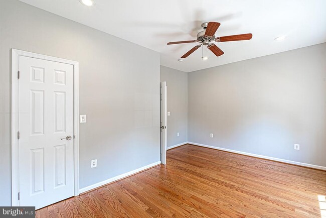 Building Photo - 10 E Reed Ave