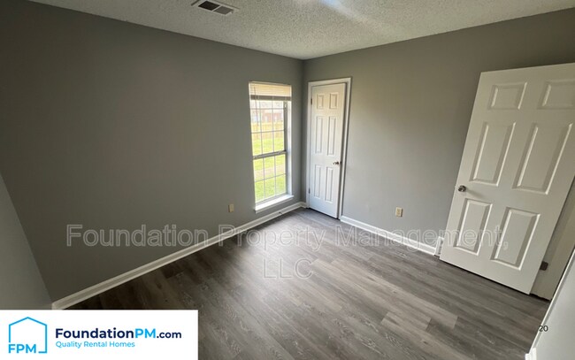 Building Photo - 7083 Gleneagles Dr