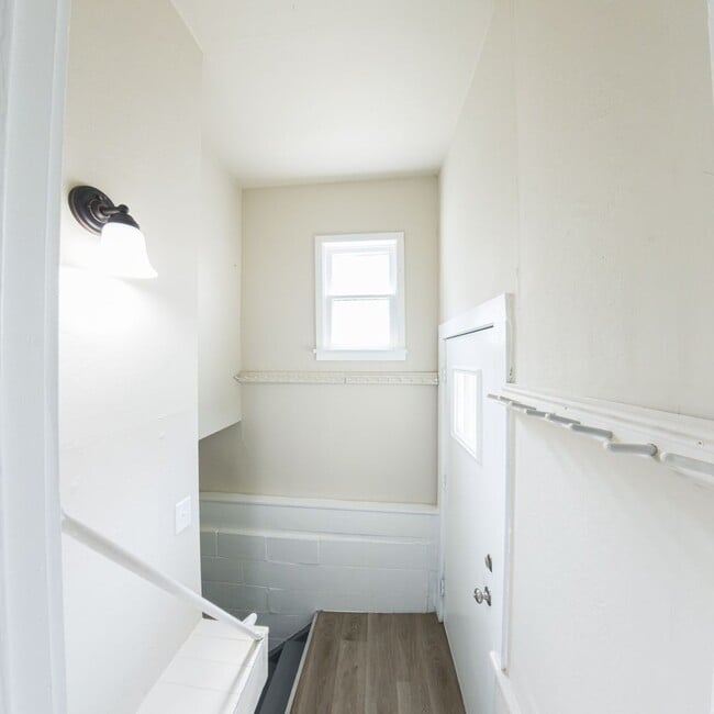 Building Photo - 3 Bedroom 2 Bath Home Conrad Iowa