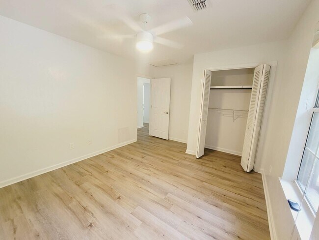 Building Photo - 2939 Par Ln
