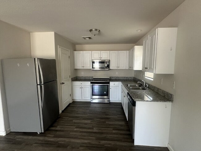Building Photo - 202 W Bobcat Ct