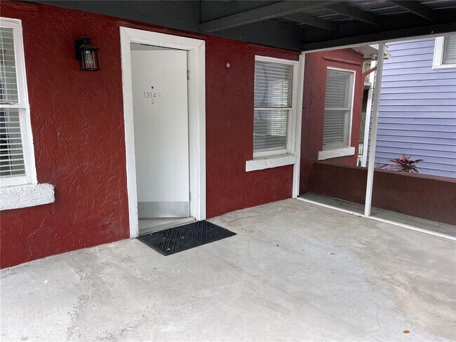 Building Photo - 1314 1/2 E Gore St