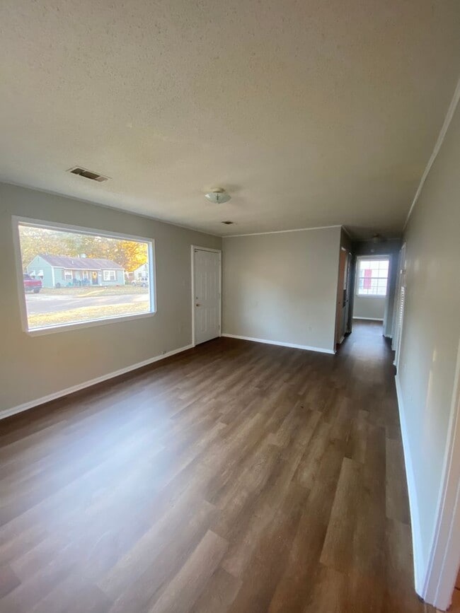 Building Photo - 4bdrm 1bath Home in Millington