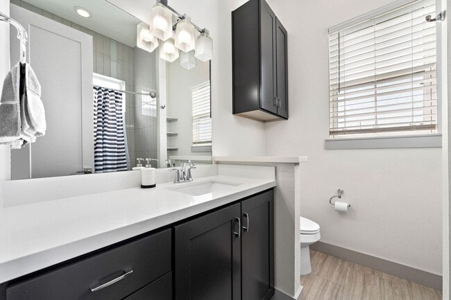 Building Photo - 4621 Chartres St