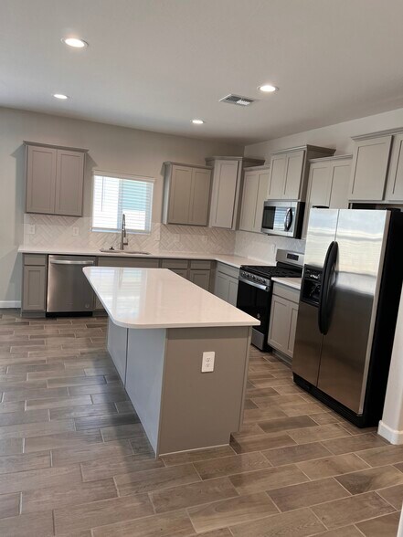 Kitchen - 37640 W San Sisto Ave