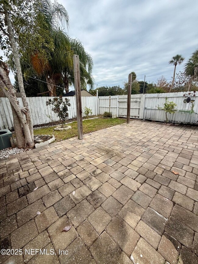 Building Photo - 636 Aquatic Dr