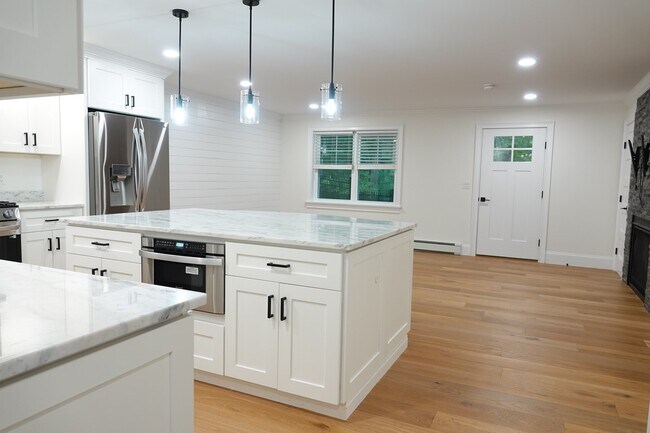 Building Photo - 4 Mill Pond LN