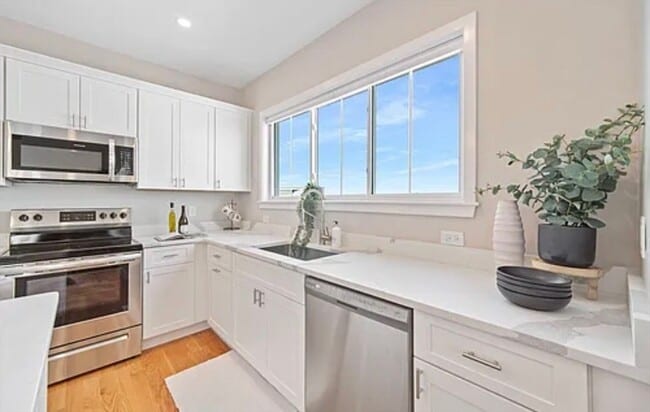 Building Photo - 2-4 Hecla St