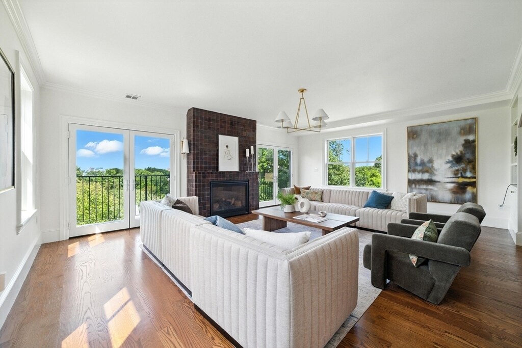 Building Photo - 152 Winchester St