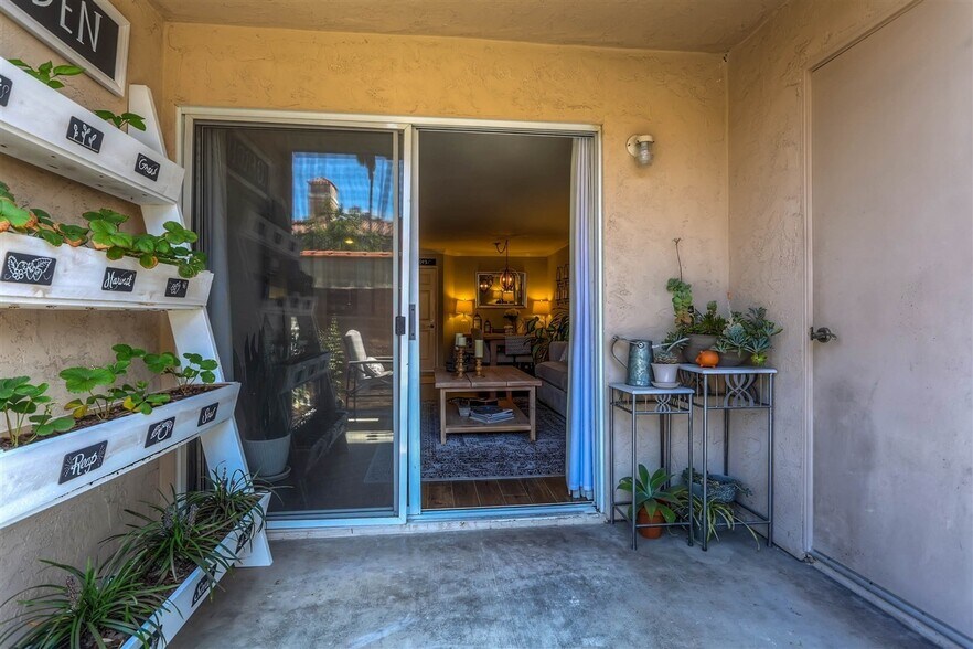 Building Photo - 7160 Shoreline Dr