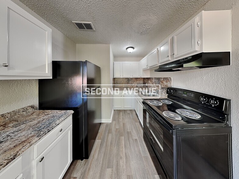 Building Photo - 2727 W 45th St