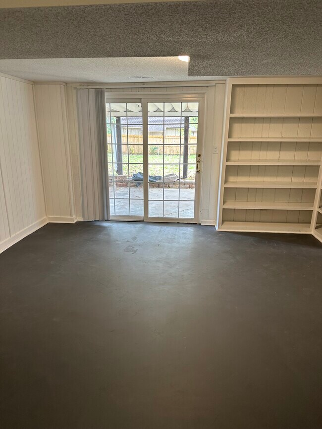 Building Photo - 203 20th Ave N