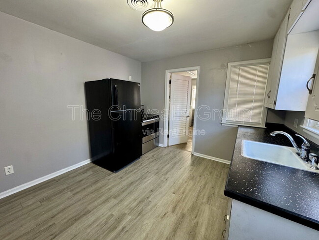 Building Photo - 307 Prairie St