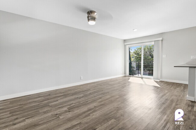 Building Photo - 5005 Manor Rd