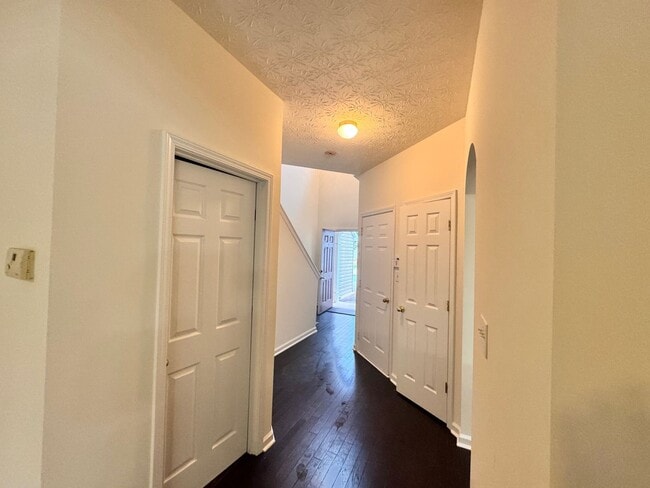 Building Photo - Peaceful 2-Story Townhome - Soothing sound...