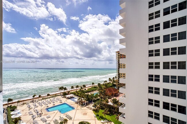 Building Photo - 2030 S Ocean Dr